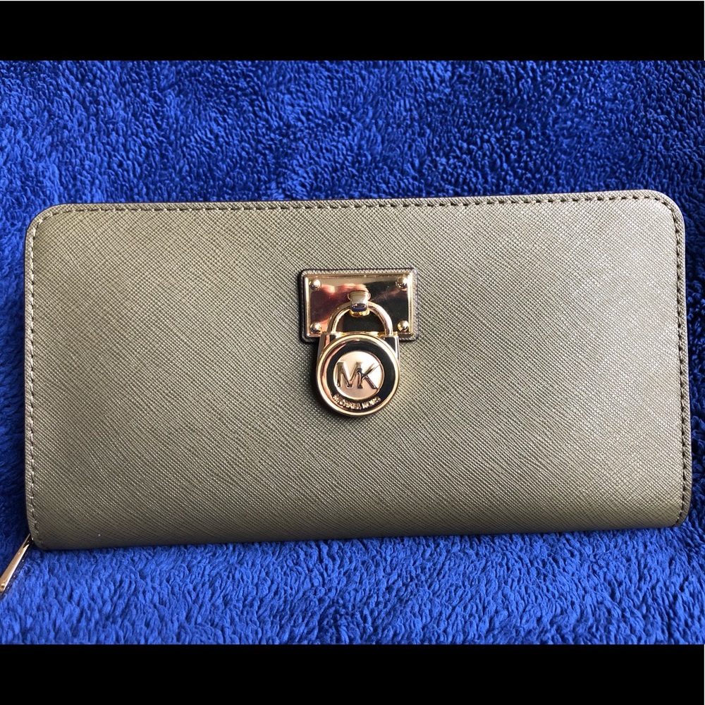 Michael Kors Hamilton Large Zip Around